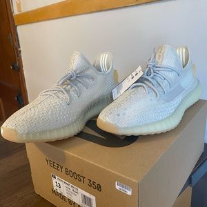 Yeezy Boost 350 V2 light